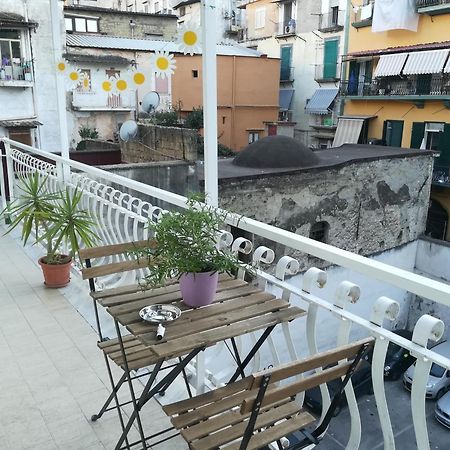 "Dint E Viche E Napule" Guest House ナポリ エクステリア 写真