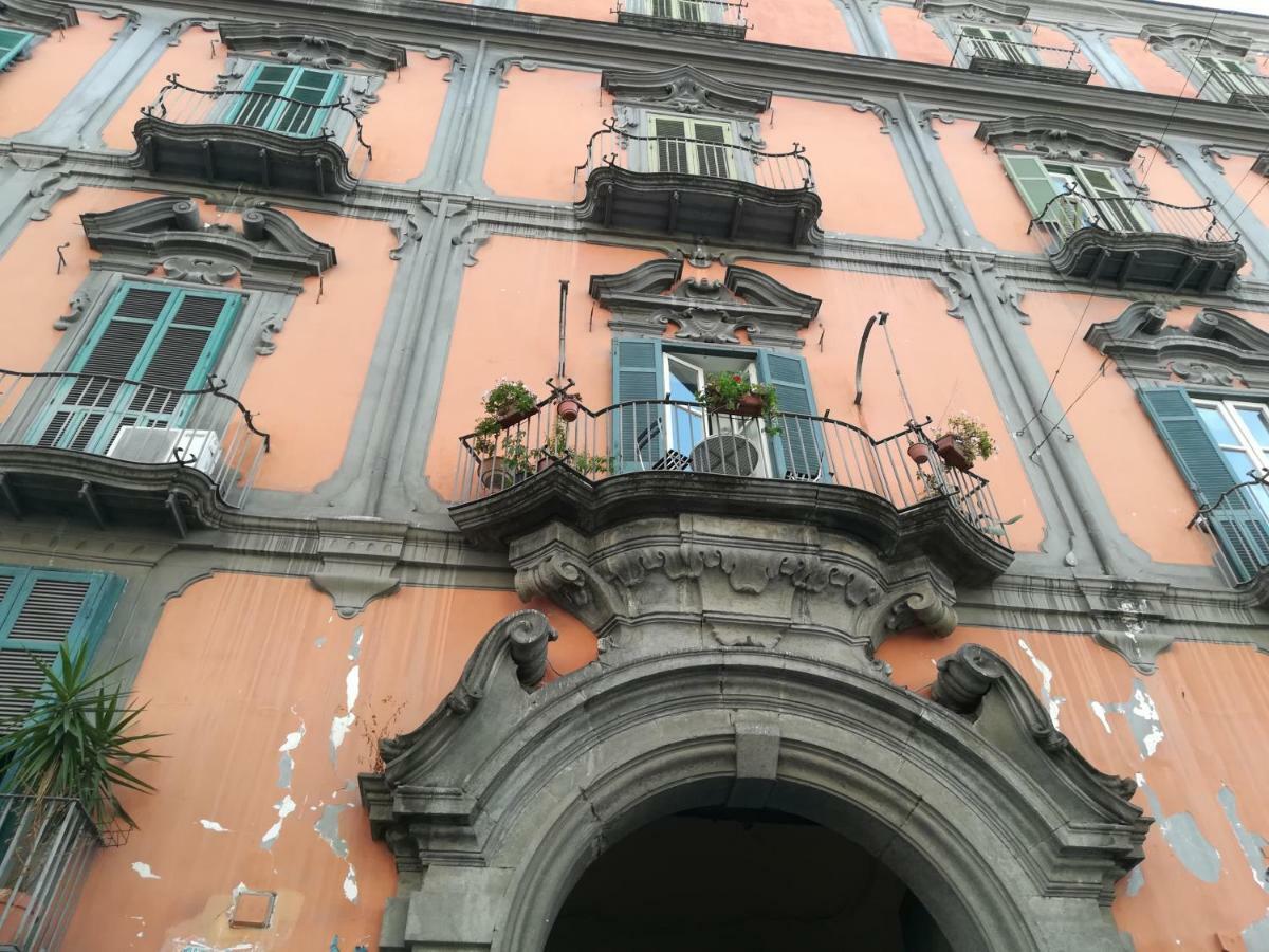 "Dint E Viche E Napule" Guest House ナポリ エクステリア 写真