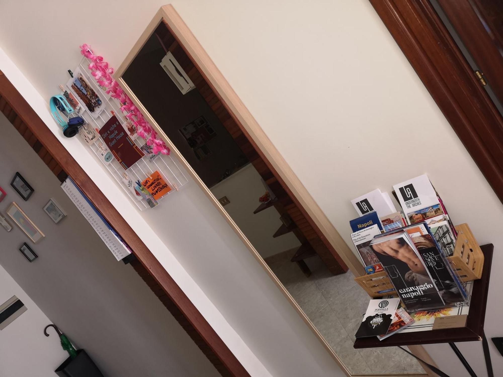 "Dint E Viche E Napule" Guest House ナポリ エクステリア 写真